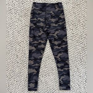 Kids Camouflage Leggings Runway Medium 8/10
